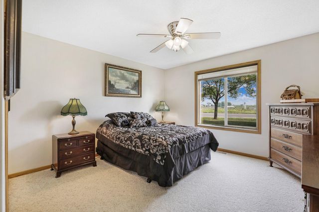 10450 64th Way NE, Albertville, MN 55301