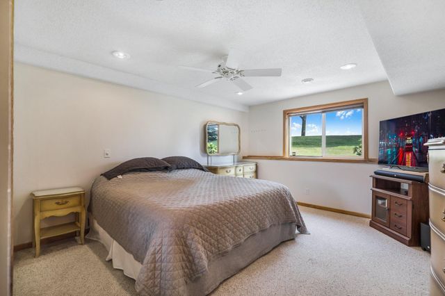 10450 64th Way NE, Albertville, MN 55301