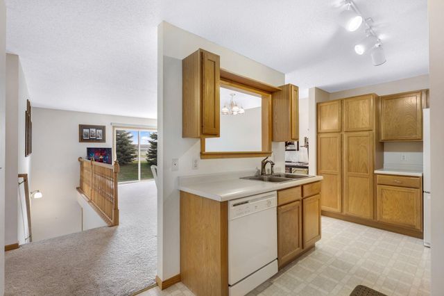 10450 64th Way NE, Albertville, MN 55301