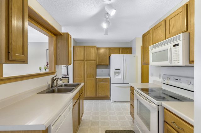 10450 64th Way NE, Albertville, MN 55301