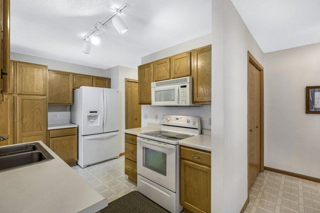 10450 64th Way NE, Albertville, MN 55301