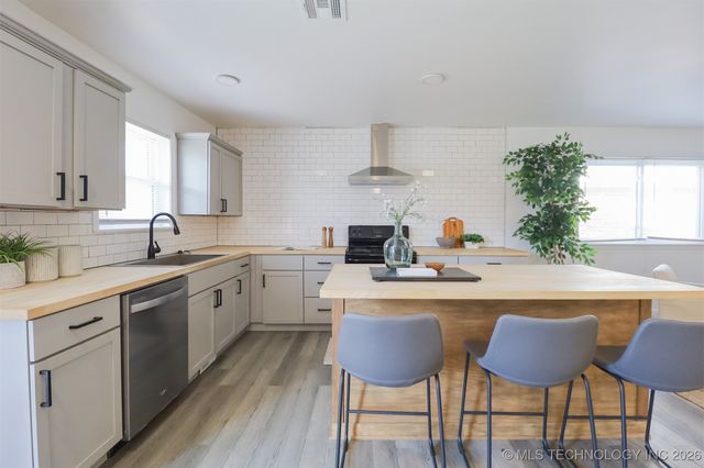 1716 S 1st Street, Broken Arrow, OK 74012