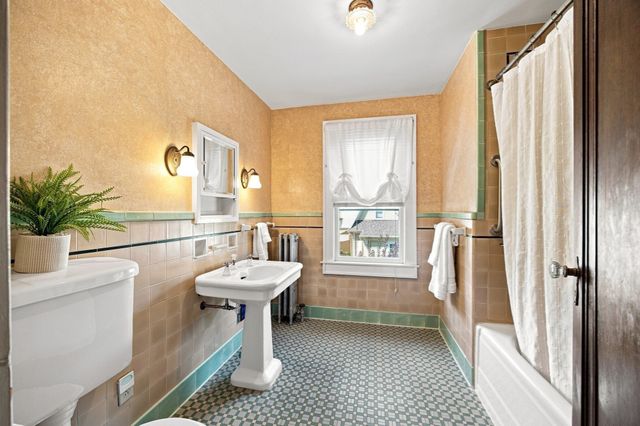 45 Ohio Ave, West Springfield, MA 01089