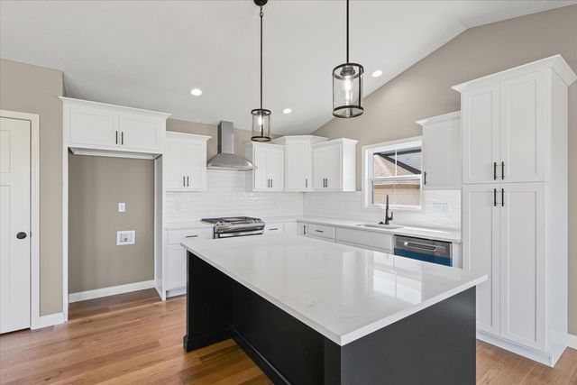 704 Isabella Drive, Mahomet, IL 61853