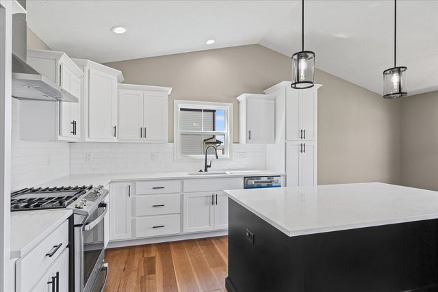 704 Isabella Drive, Mahomet, IL 61853