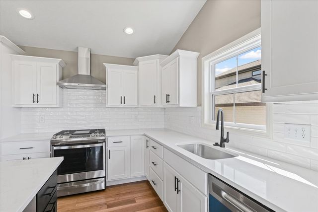 704 Isabella Drive, Mahomet, IL 61853