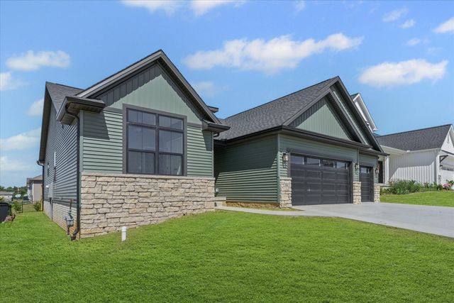 704 Isabella Drive, Mahomet, IL 61853