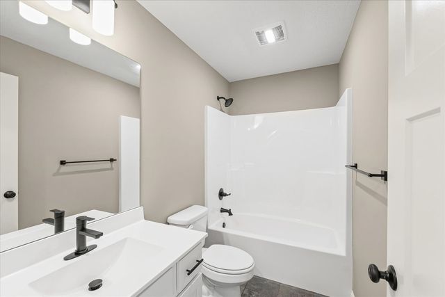 704 Isabella Drive, Mahomet, IL 61853