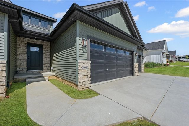 704 Isabella Drive, Mahomet, IL 61853