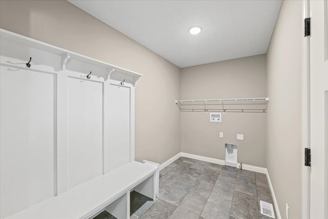 704 Isabella Drive, Mahomet, IL 61853