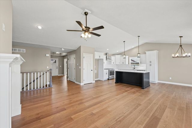 704 Isabella Drive, Mahomet, IL 61853