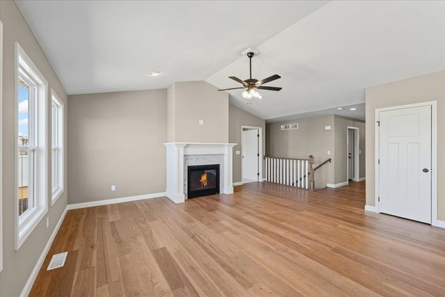 704 Isabella Drive, Mahomet, IL 61853