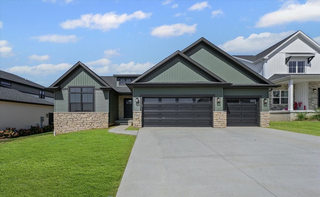 704 Isabella Drive, Mahomet, IL 61853