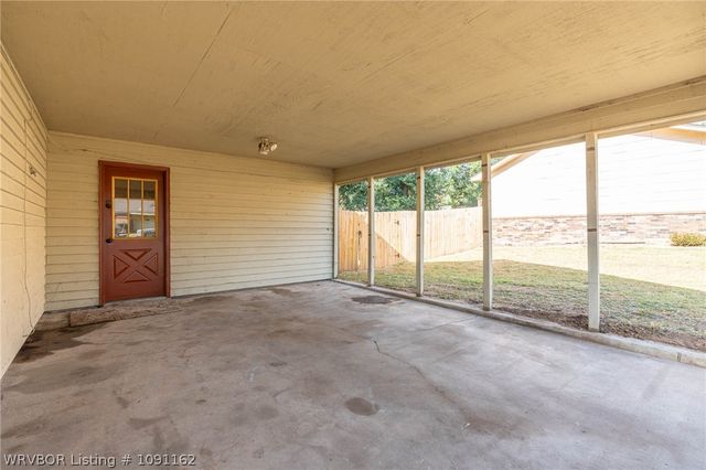 2908 Madeline Drive, Van Buren, AR 72956