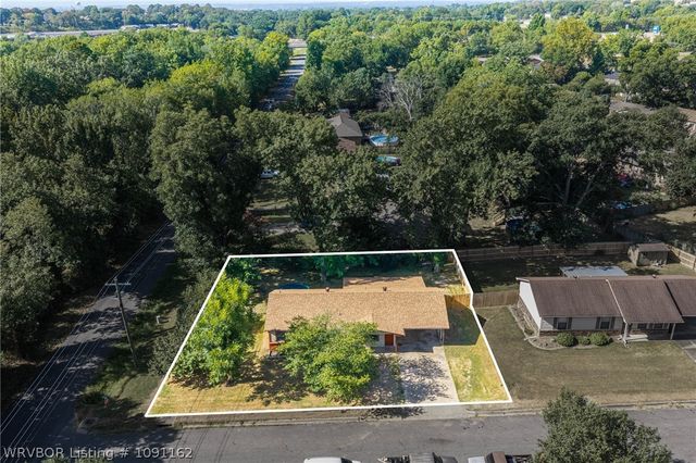 2908 Madeline Drive, Van Buren, AR 72956