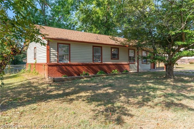 2908 Madeline Drive, Van Buren, AR 72956