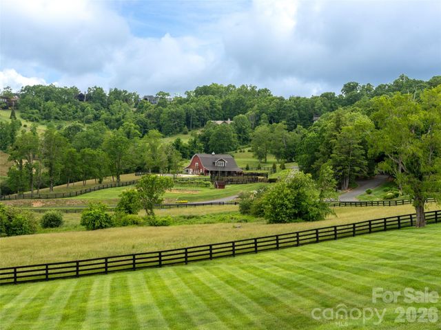 189 Dancing Bear Drive, Hendersonville, NC 28792