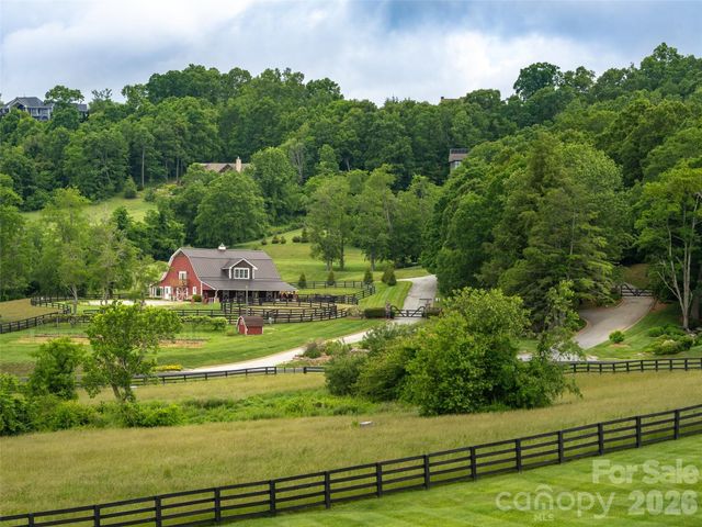 189 Dancing Bear Drive, Hendersonville, NC 28792