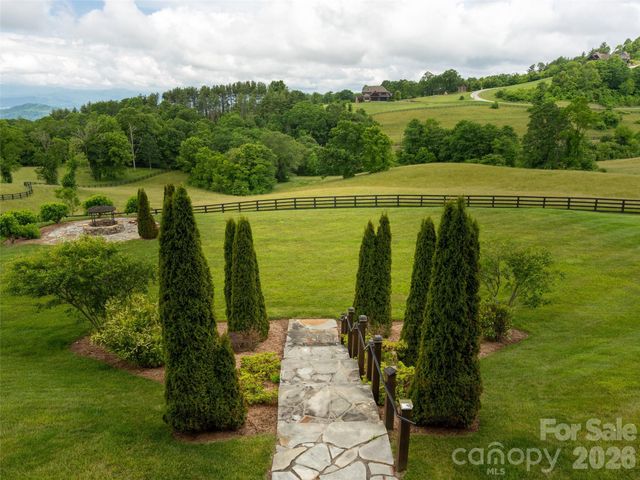 189 Dancing Bear Drive, Hendersonville, NC 28792