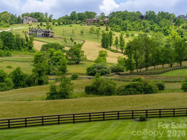 189 Dancing Bear Drive, Hendersonville, NC 28792