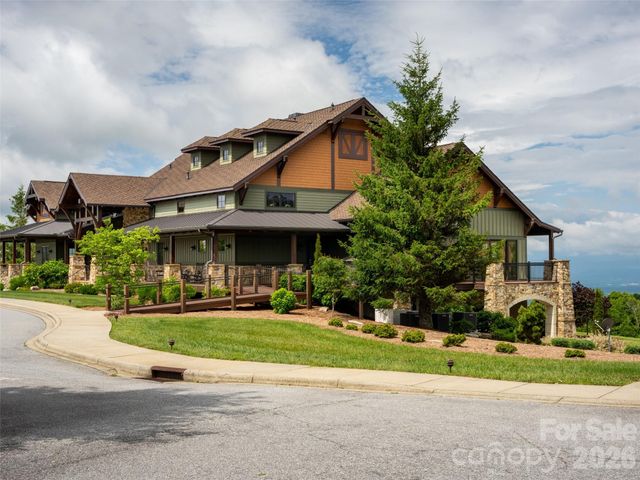 189 Dancing Bear Drive, Hendersonville, NC 28792