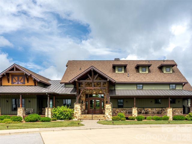 189 Dancing Bear Drive, Hendersonville, NC 28792