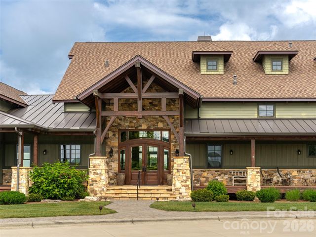 189 Dancing Bear Drive, Hendersonville, NC 28792