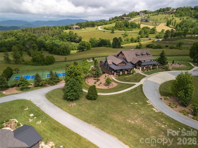 189 Dancing Bear Drive, Hendersonville, NC 28792