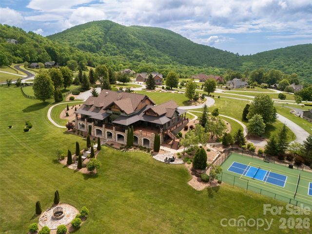 189 Dancing Bear Drive, Hendersonville, NC 28792
