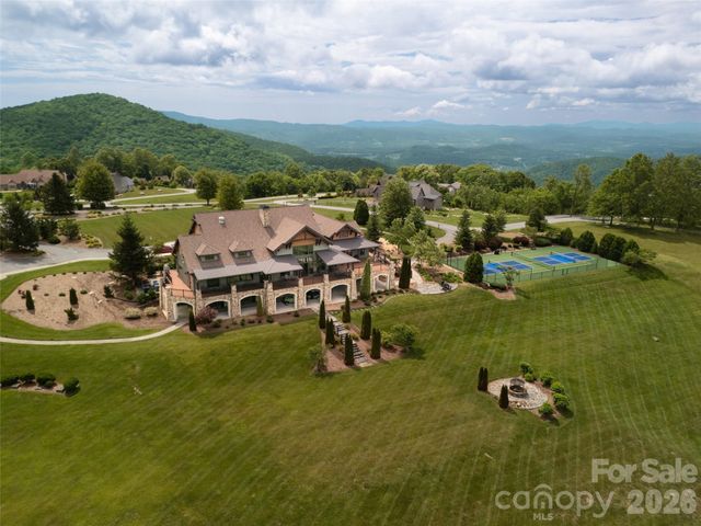 189 Dancing Bear Drive, Hendersonville, NC 28792