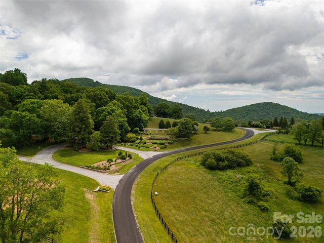 189 Dancing Bear Drive, Hendersonville, NC 28792