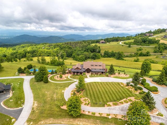 189 Dancing Bear Drive, Hendersonville, NC 28792