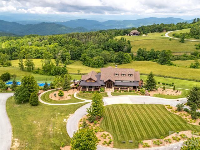 189 Dancing Bear Drive, Hendersonville, NC 28792