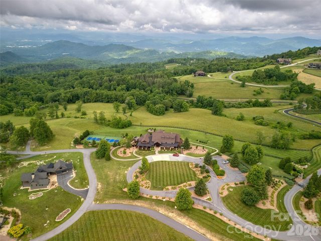 189 Dancing Bear Drive, Hendersonville, NC 28792