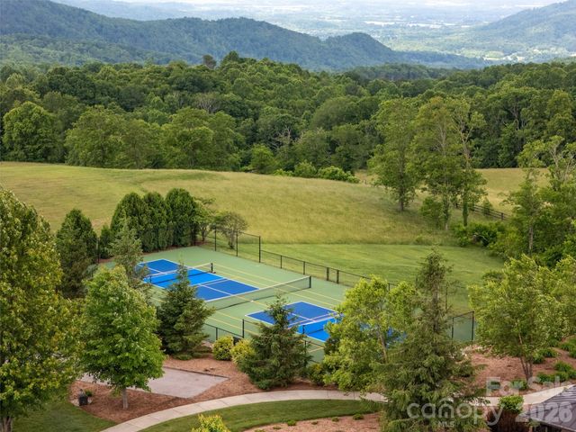 189 Dancing Bear Drive, Hendersonville, NC 28792