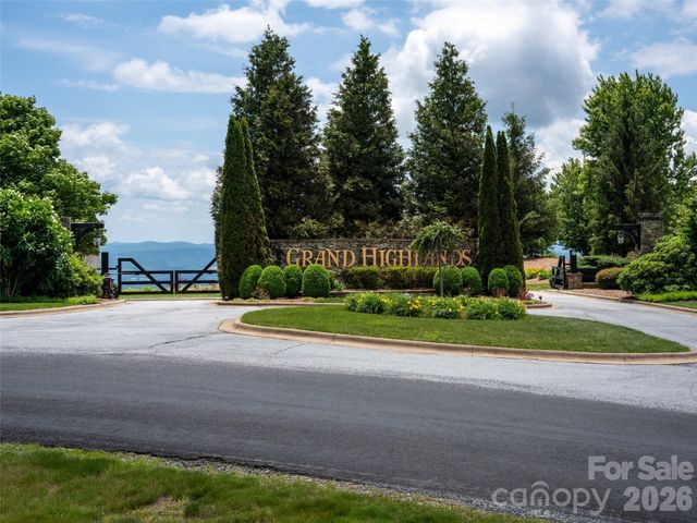 189 Dancing Bear Drive, Hendersonville, NC 28792