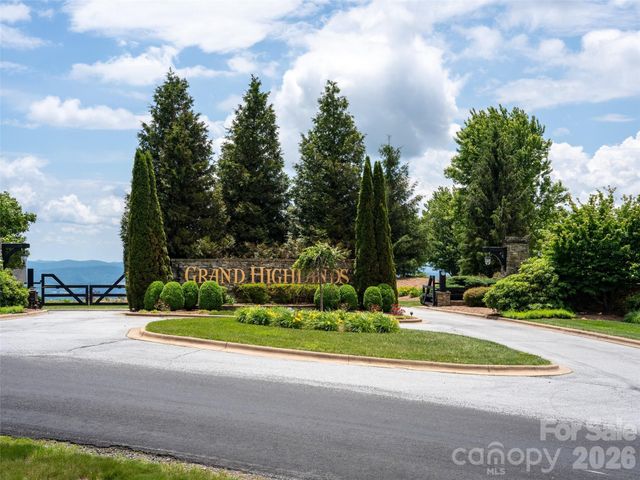 189 Dancing Bear Drive, Hendersonville, NC 28792