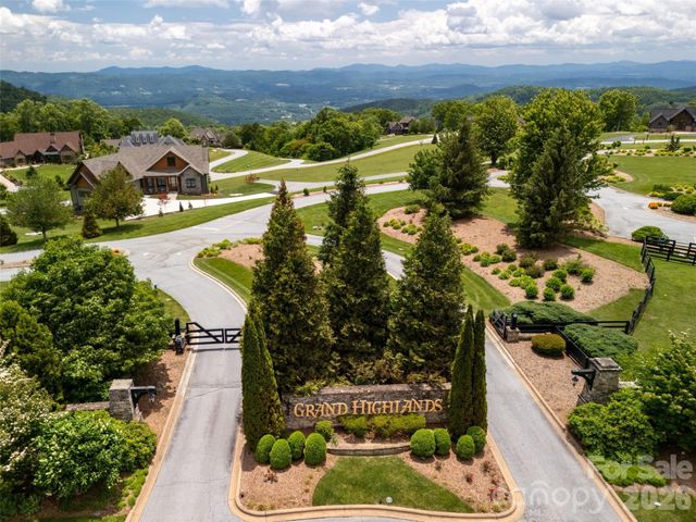 189 Dancing Bear Drive, Hendersonville, NC 28792