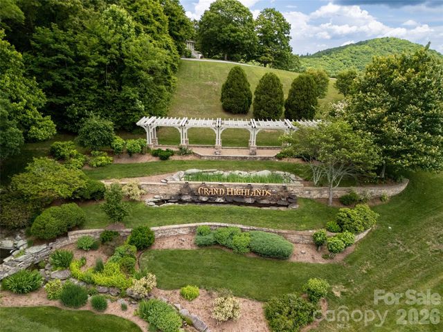 189 Dancing Bear Drive, Hendersonville, NC 28792