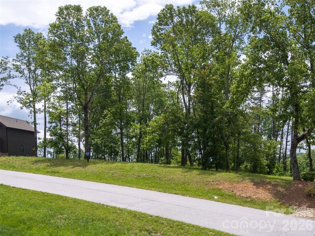 189 Dancing Bear Drive, Hendersonville, NC 28792