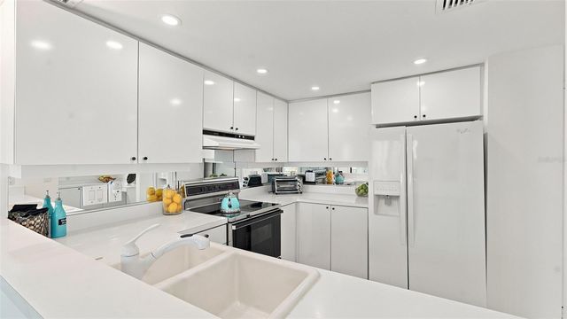 2525 GULF OF MEXICO DRIVE 7B, Longboat Key, FL 34228
