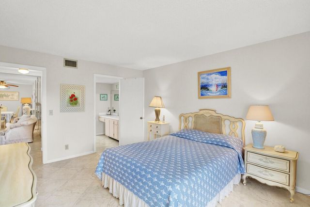 221 Pine Hov Circle B-2, Greenacres, FL 33463