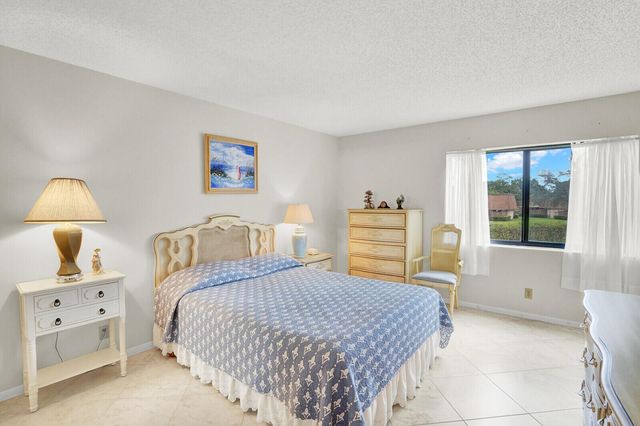 221 Pine Hov Circle B-2, Greenacres, FL 33463