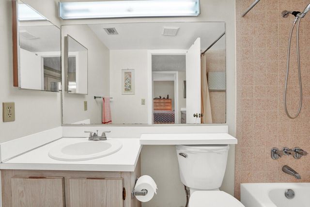 221 Pine Hov Circle B-2, Greenacres, FL 33463