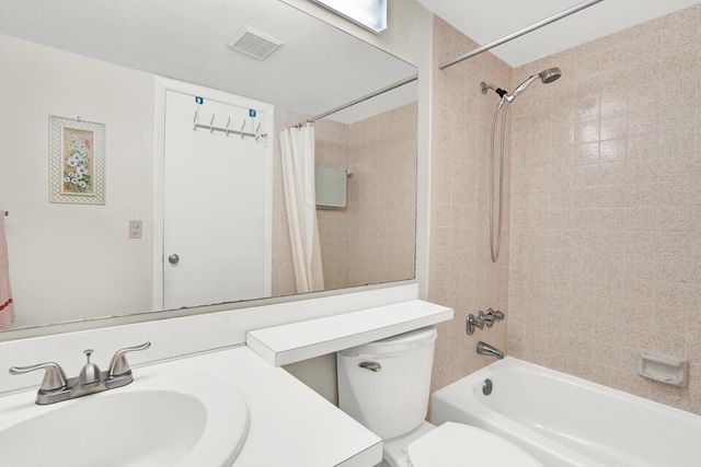 221 Pine Hov Circle B-2, Greenacres, FL 33463