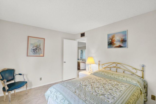 221 Pine Hov Circle B-2, Greenacres, FL 33463