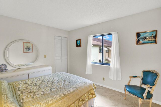 221 Pine Hov Circle B-2, Greenacres, FL 33463