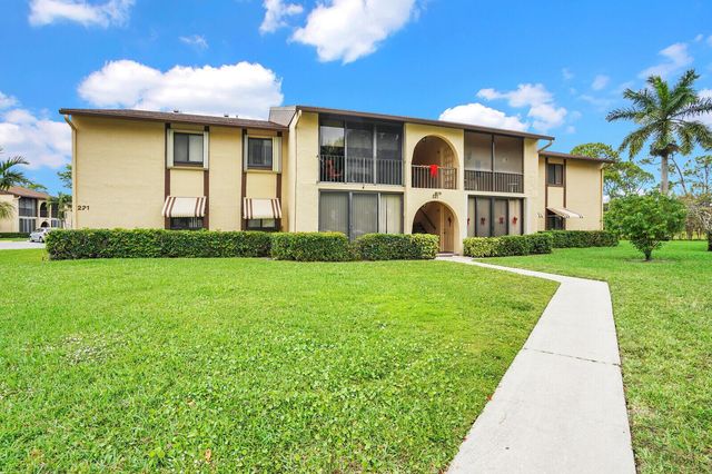 221 Pine Hov Circle B-2, Greenacres, FL 33463
