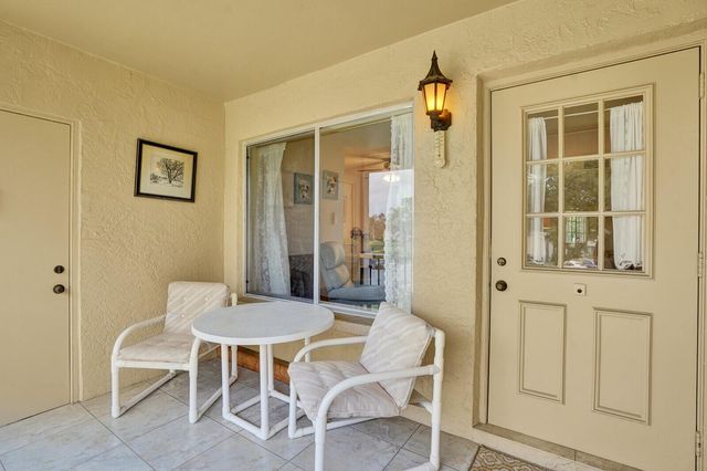 221 Pine Hov Circle B-2, Greenacres, FL 33463