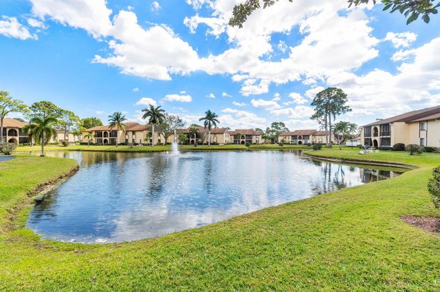 221 Pine Hov Circle B-2, Greenacres, FL 33463